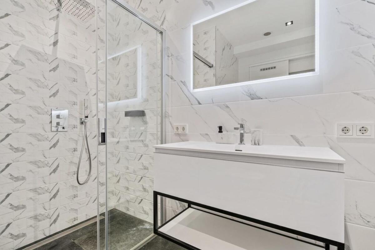 Appartement De Luxe 1 Chambre A Coucher, Centre Commercial, Piscine Et Fitness Luxembourg Exterior photo